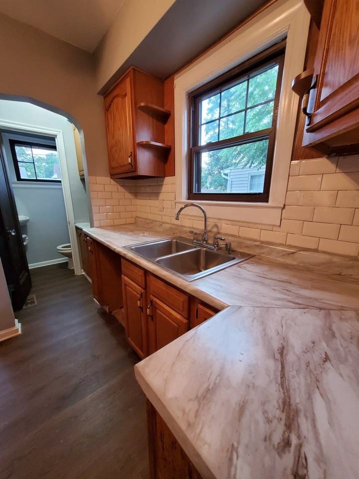 19450 Monterey Ave - Photo 2 of 11