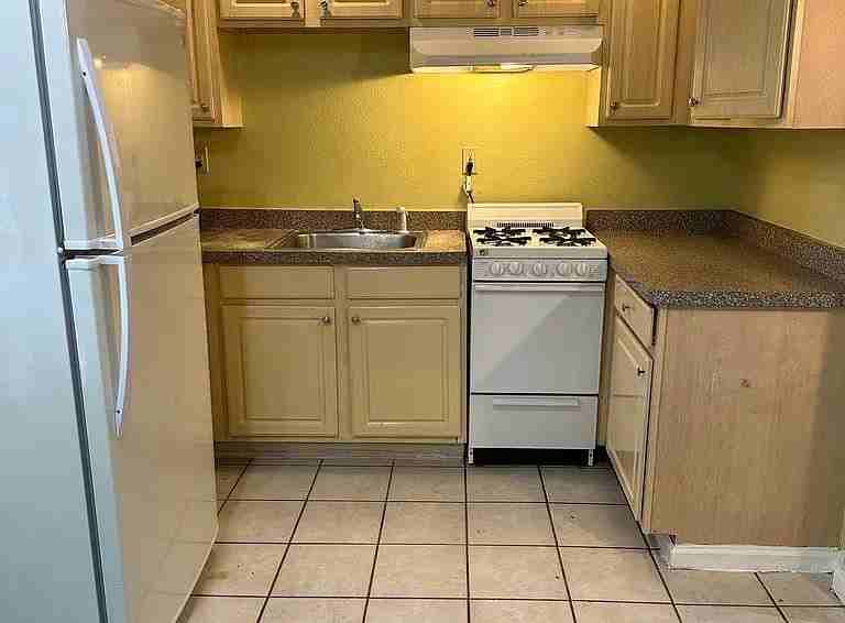 529 Flood Ave - Photo 6 of 8