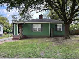 featured image of 2503 Richard Ave