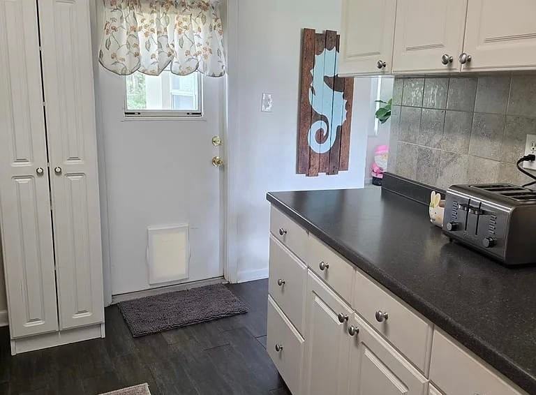 4505 S Gaines Rd - Photo 2 of 11