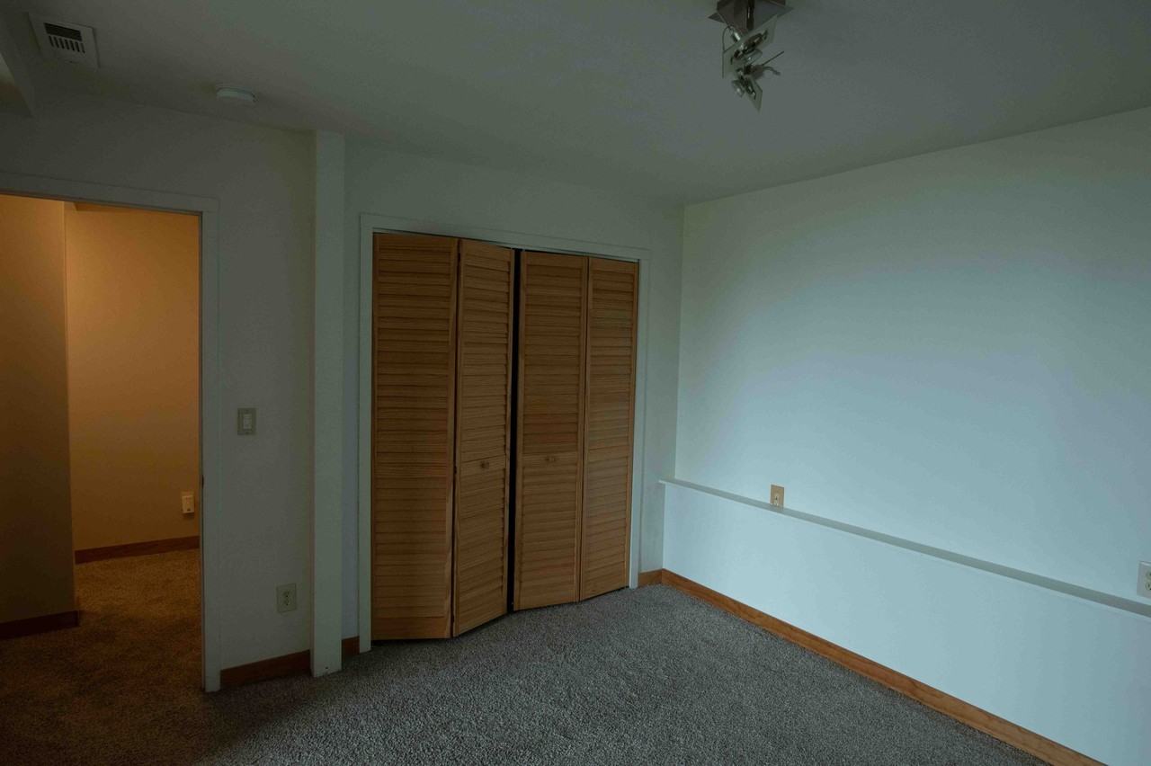 916 Hilldale Ave - Photo 7 of 13