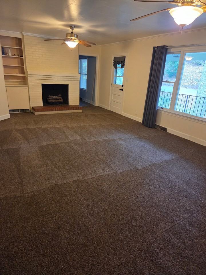 402 Pinecrest St - Photo 5 of 17