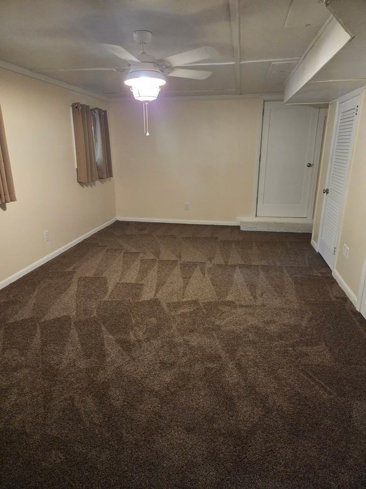 402 Pinecrest St - Photo 6 of 17
