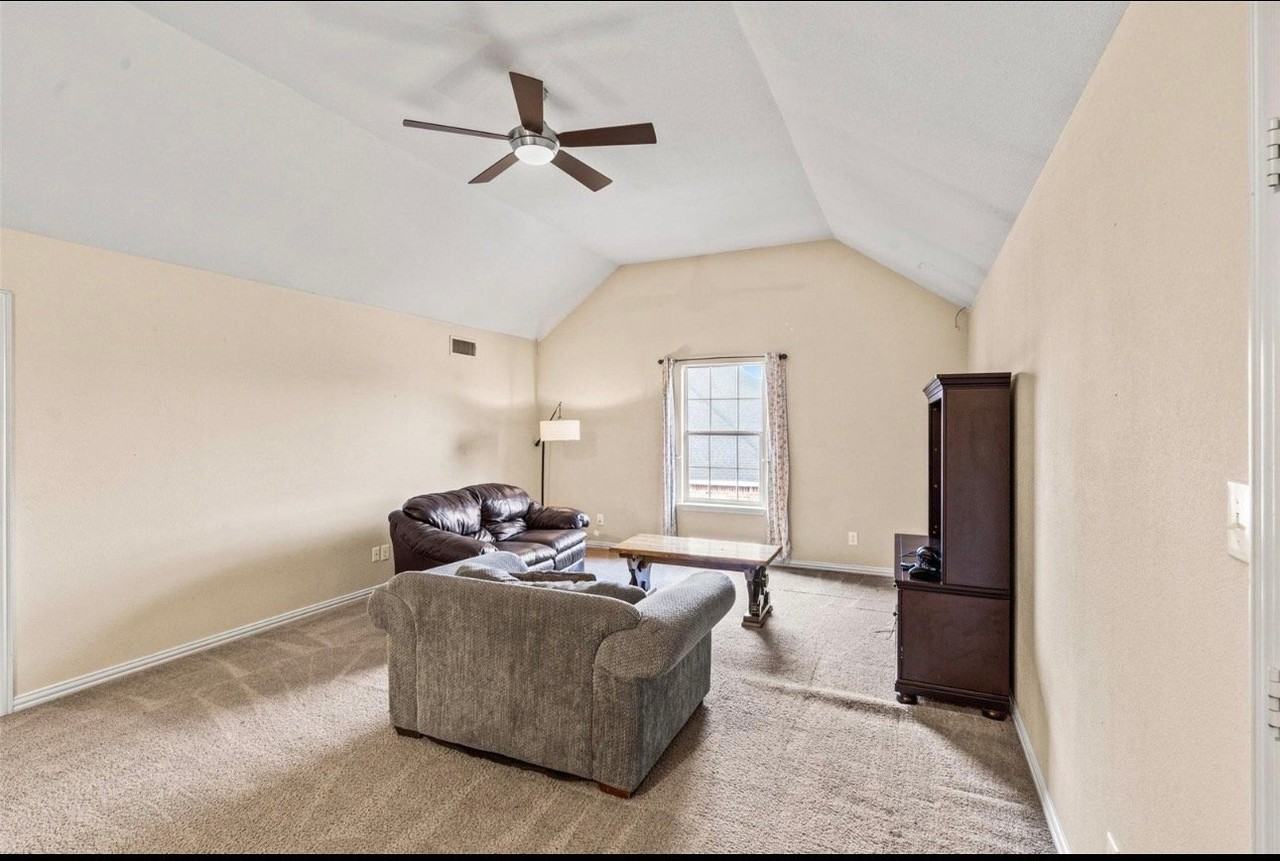 127 Mockingbird Ln - Photo 4 of 6