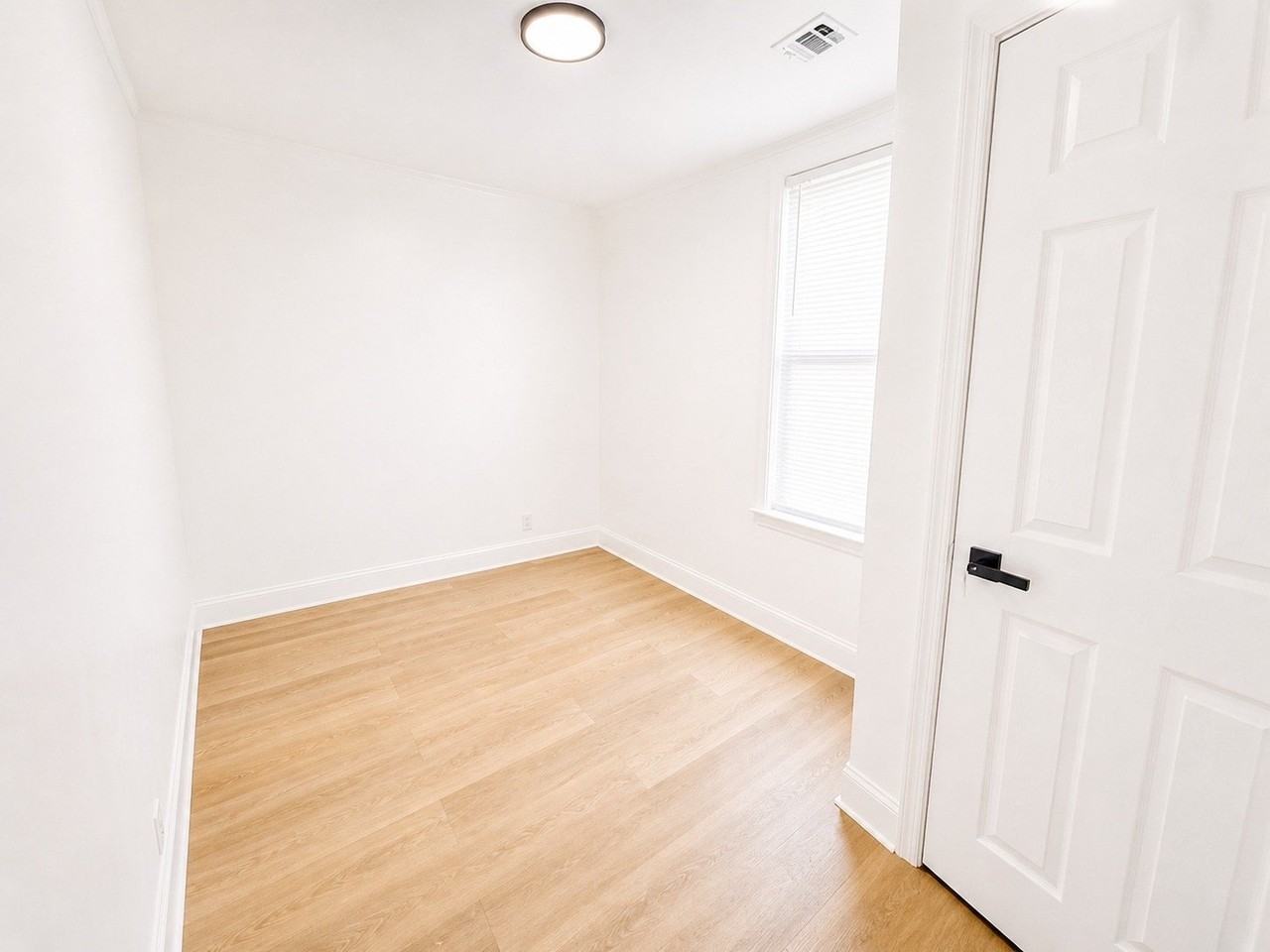 96 Nichols St #2ndFL - Photo 3 of 7