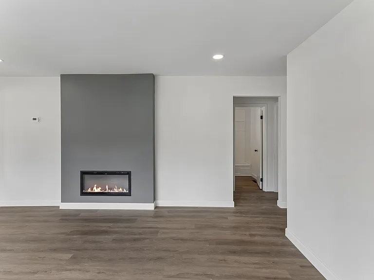 609 E 11th St - Photo 2 of 12
