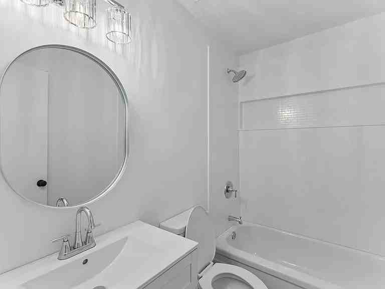 609 E 11th St - Photo 3 of 12
