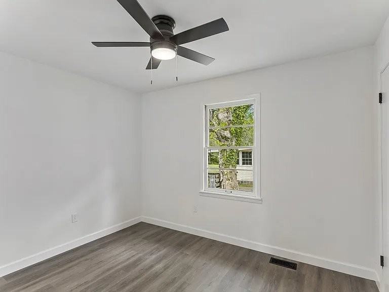 609 E 11th St - Photo 5 of 12