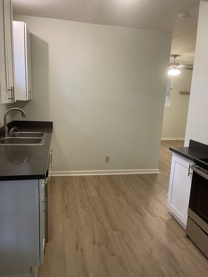 1803 Louisiana St #D - Photo 3 of 12