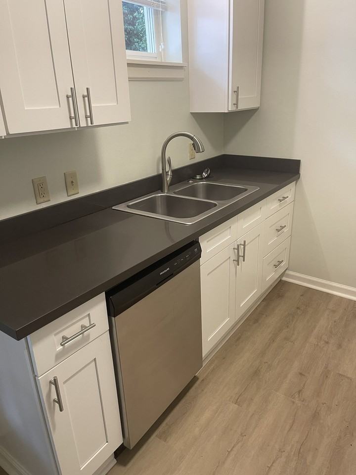 1803 Louisiana St #D - Photo 4 of 12