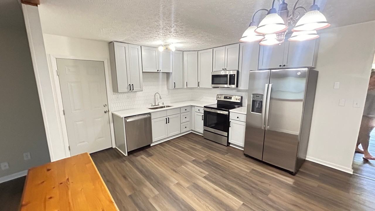 8409 Saberdee Dr - Photo 2 of 11