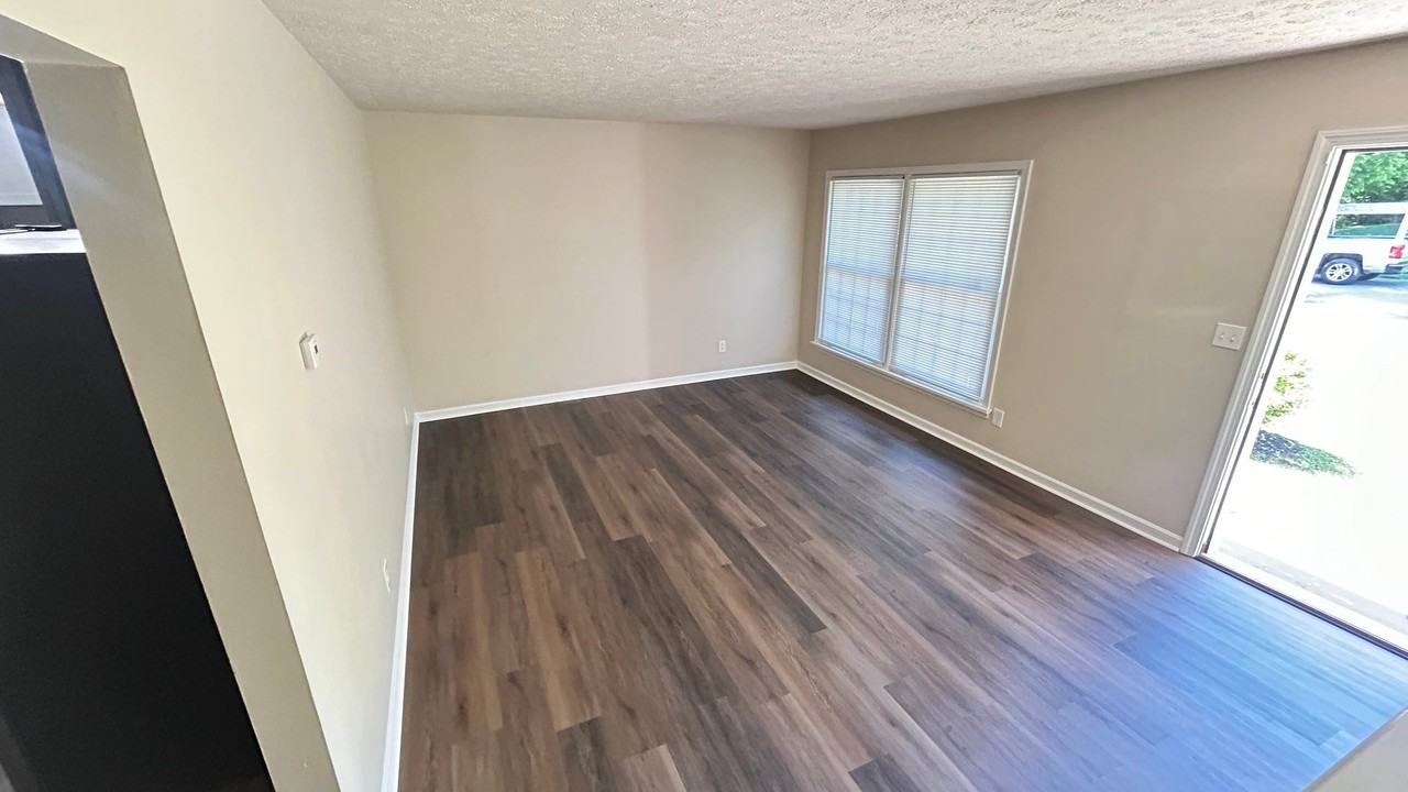 8409 Saberdee Dr - Photo 5 of 11