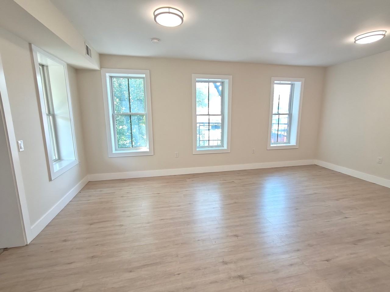 110 W Broadway #1 - Photo 3 of 7