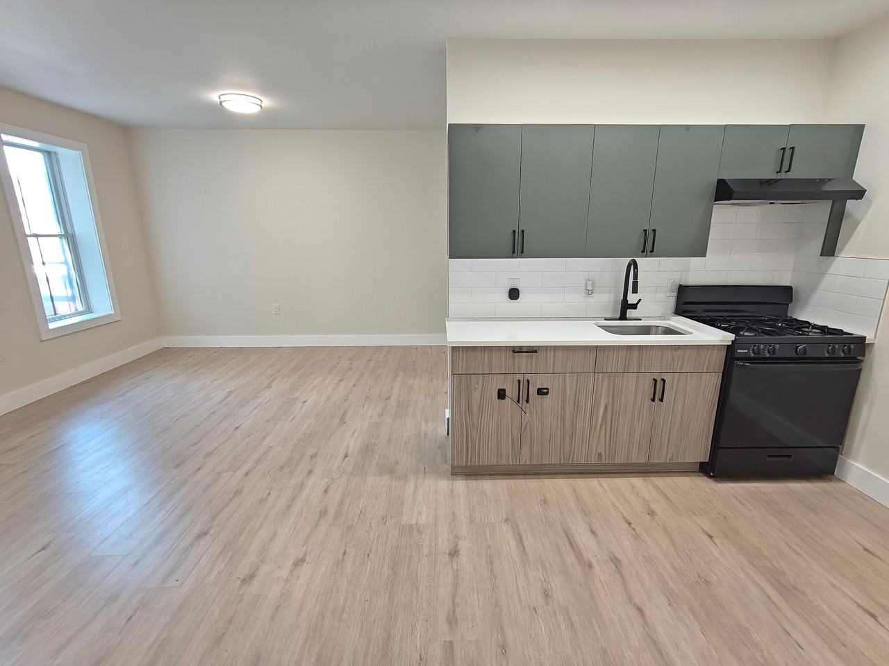 110 W Broadway #1 - Photo 4 of 7