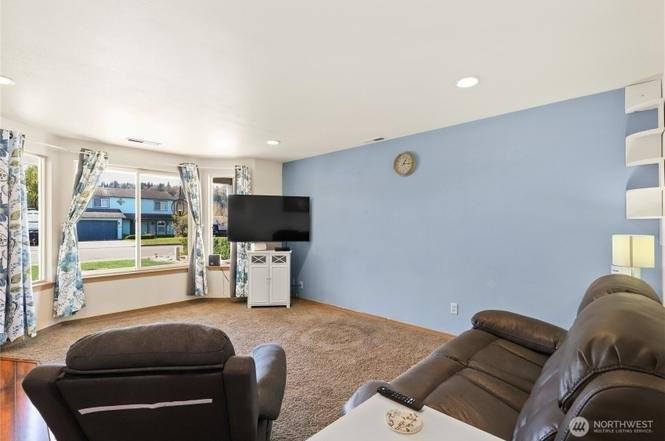 1316 Headley Ave Nw - Photo 3 of 20
