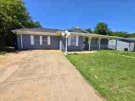 209 E Eller Ave - Photo 1 of 1