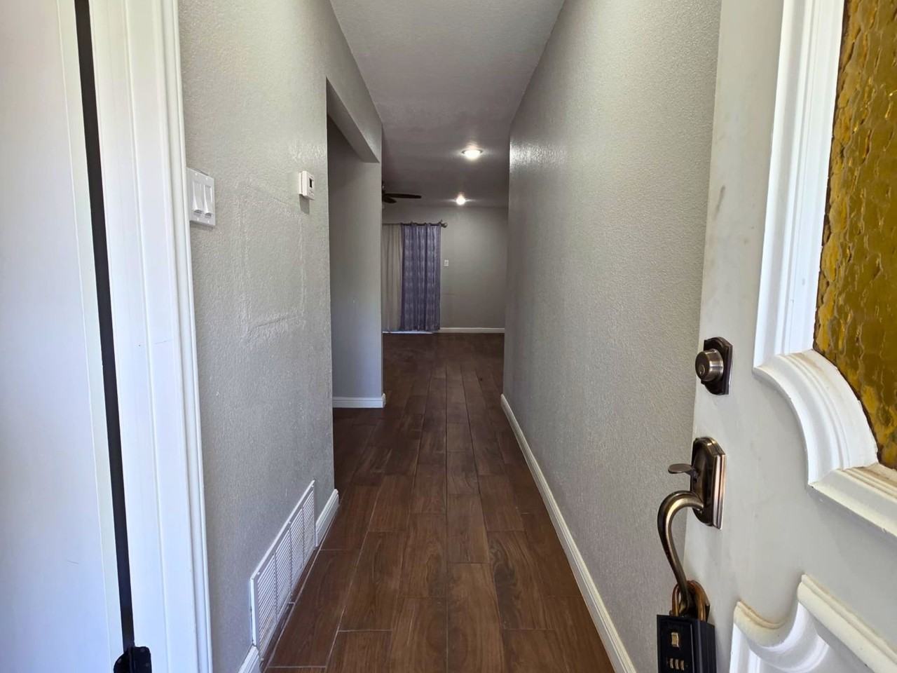 209 E Eller Ave - Photo 2 of 20