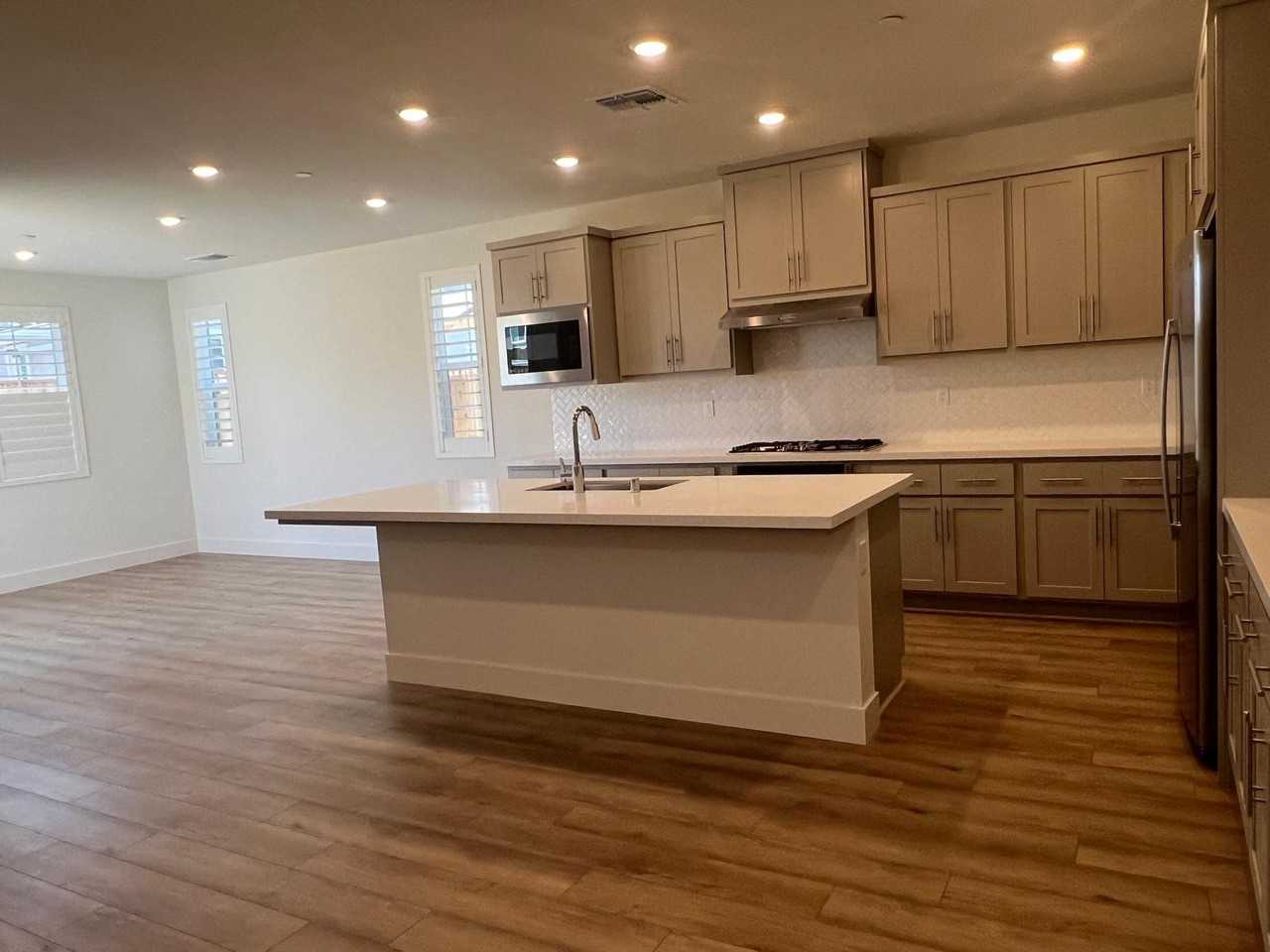 5256 Ironwood Ave - Photo 4 of 20