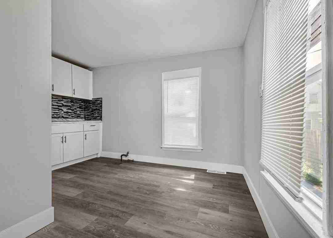 2132 S 23rd St - Photo 4 of 6