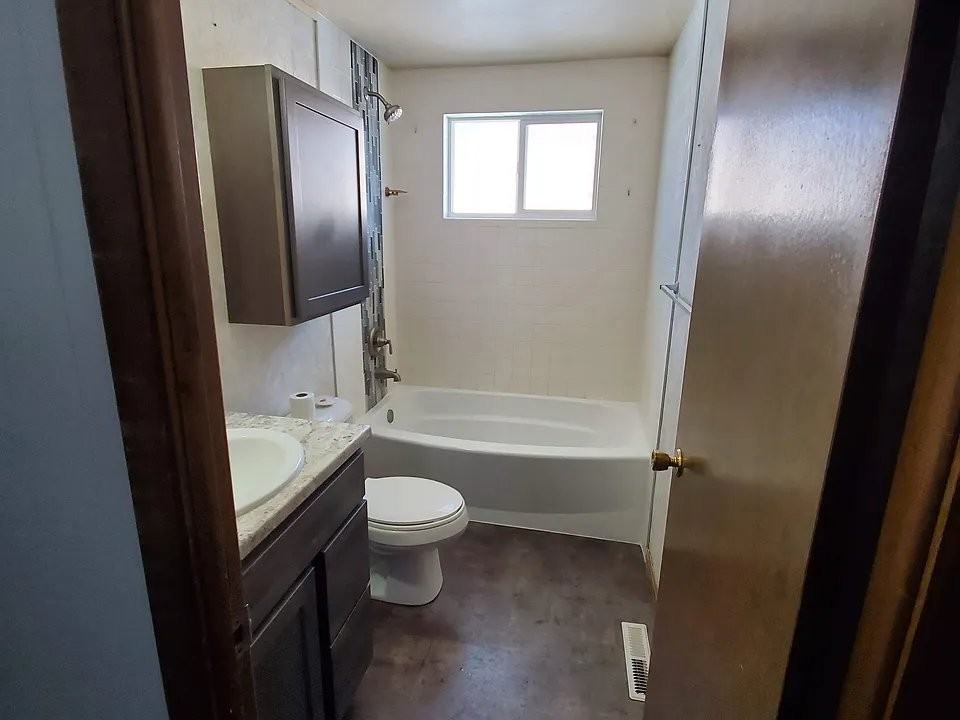 1814 Amherst Ave - Photo 3 of 8