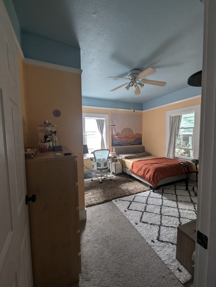 1359 Vine St - Photo 3 of 10