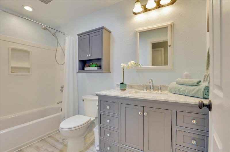1359 Vine St - Photo 4 of 10