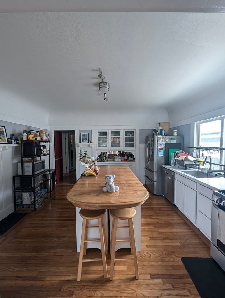 1359 Vine St - Photo 5 of 10