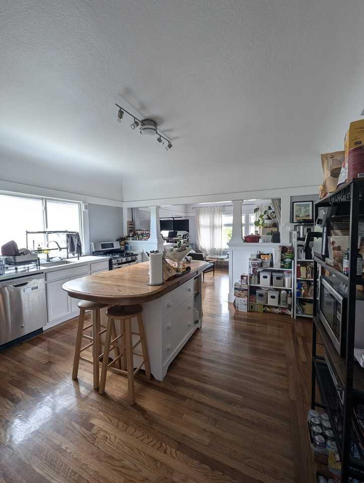 1359 Vine St - Photo 6 of 10