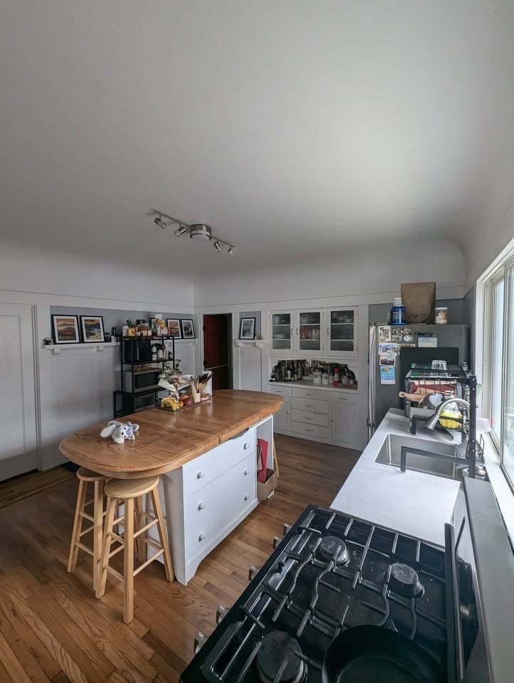 1359 Vine St - Photo 7 of 10