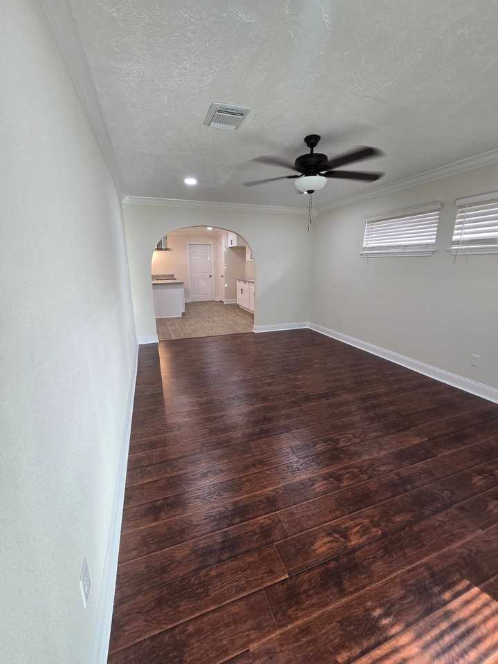 719 Burke Rd - Photo 4 of 15