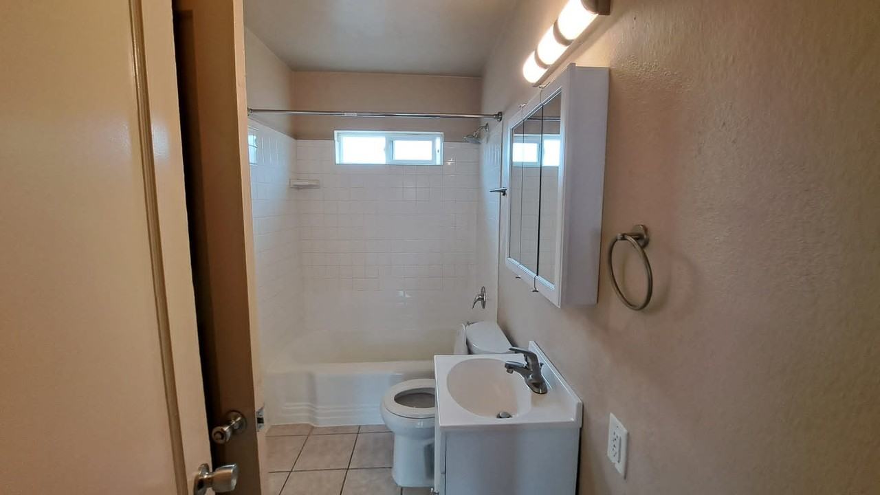735 S Washington St #3 - Photo 7 of 14