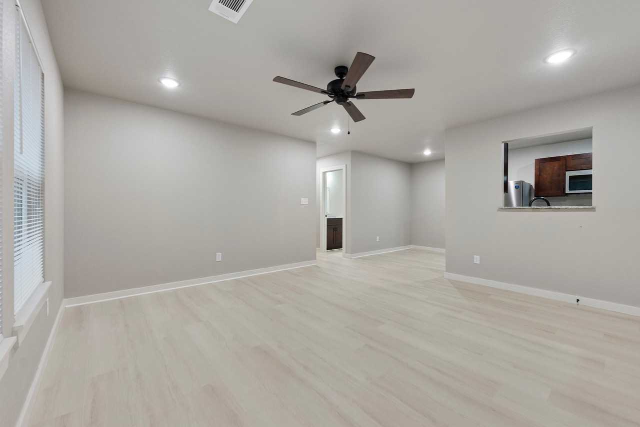 200 E P St #B - Photo 2 of 12