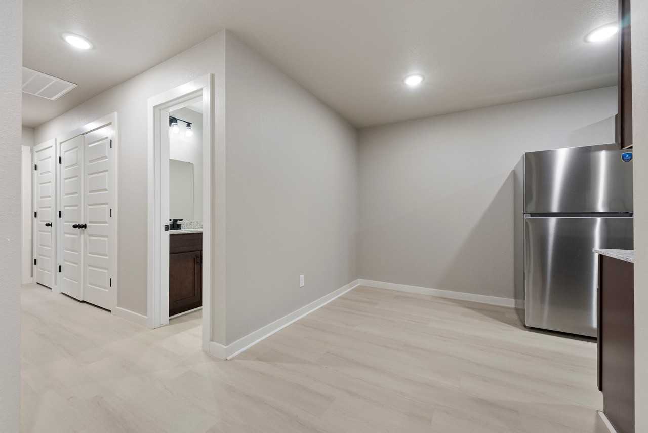 200 E P St #B - Photo 3 of 12