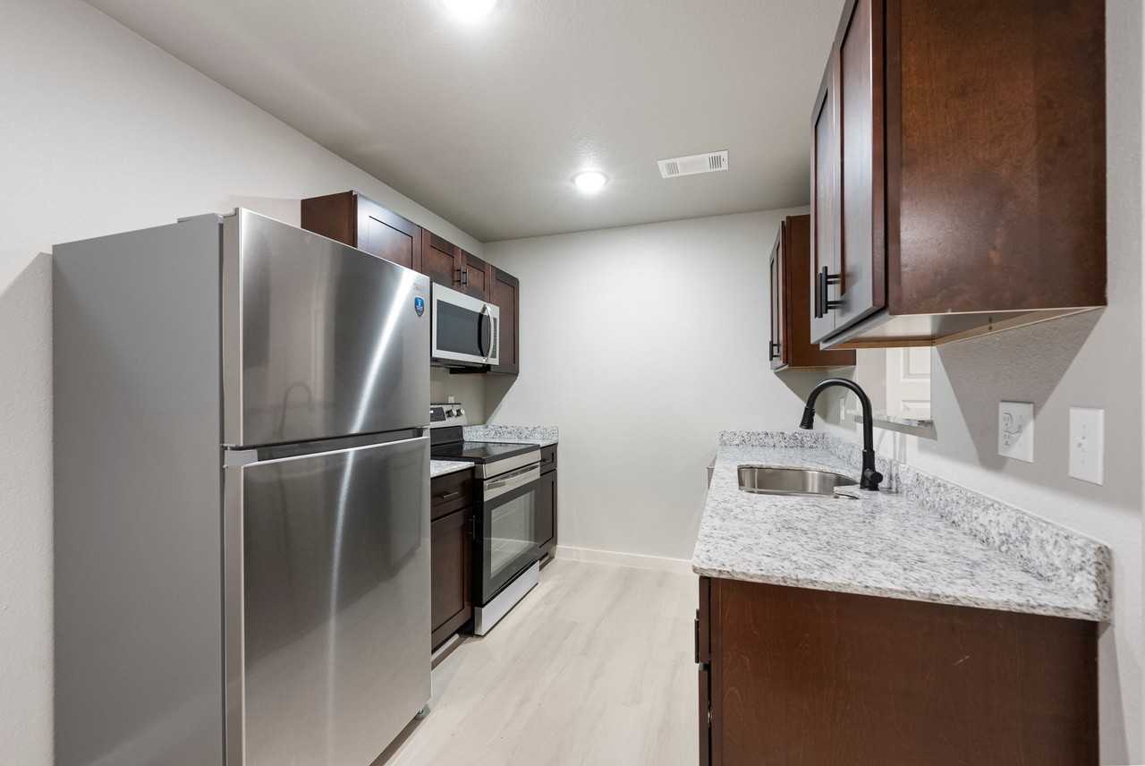 200 E P St #B - Photo 4 of 12