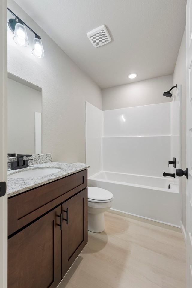 200 E P St #B - Photo 6 of 12