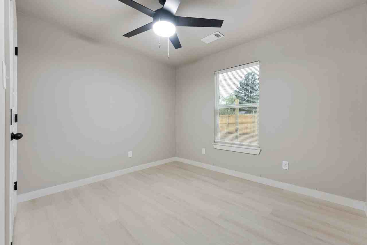200 E P St #B - Photo 7 of 12