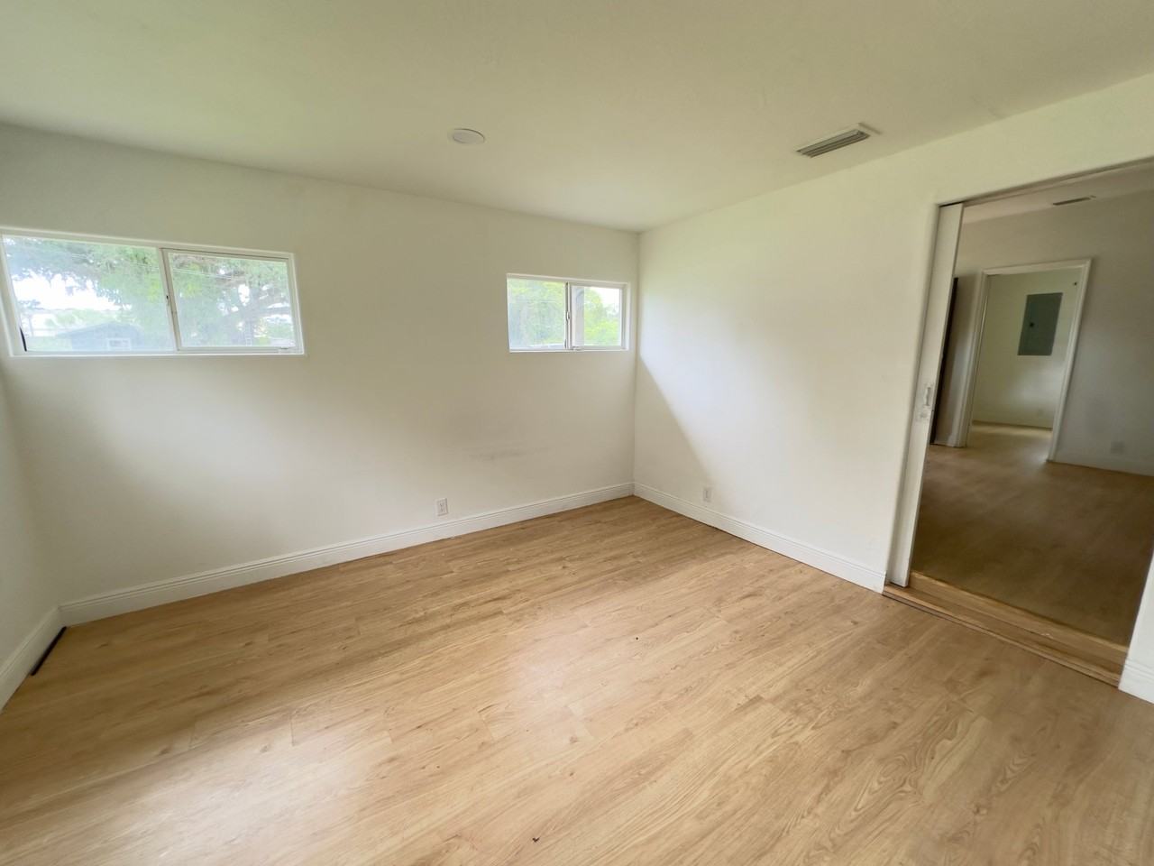 176 E Yeomans Ave - Photo 5 of 10