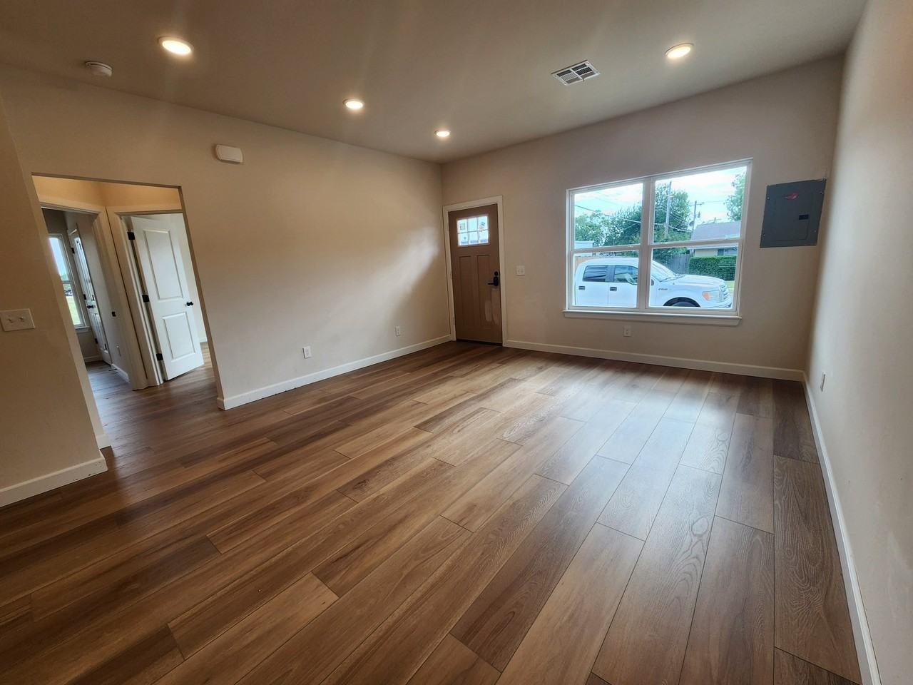 104 S Walnut St - Photo 3 of 8