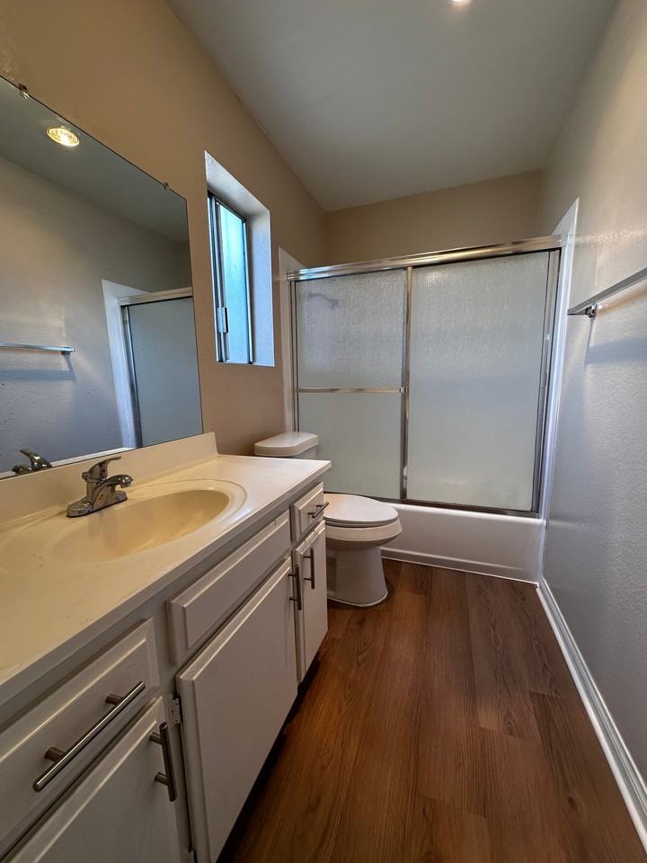 5130 N Glendora Ave #3 - Photo 5 of 8