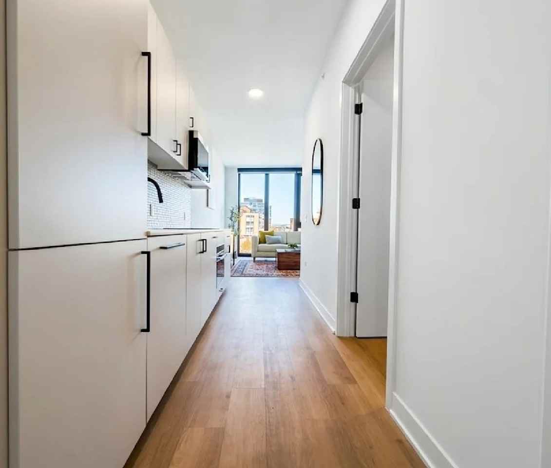 1001 W Grand Ave - Photo 3 of 15