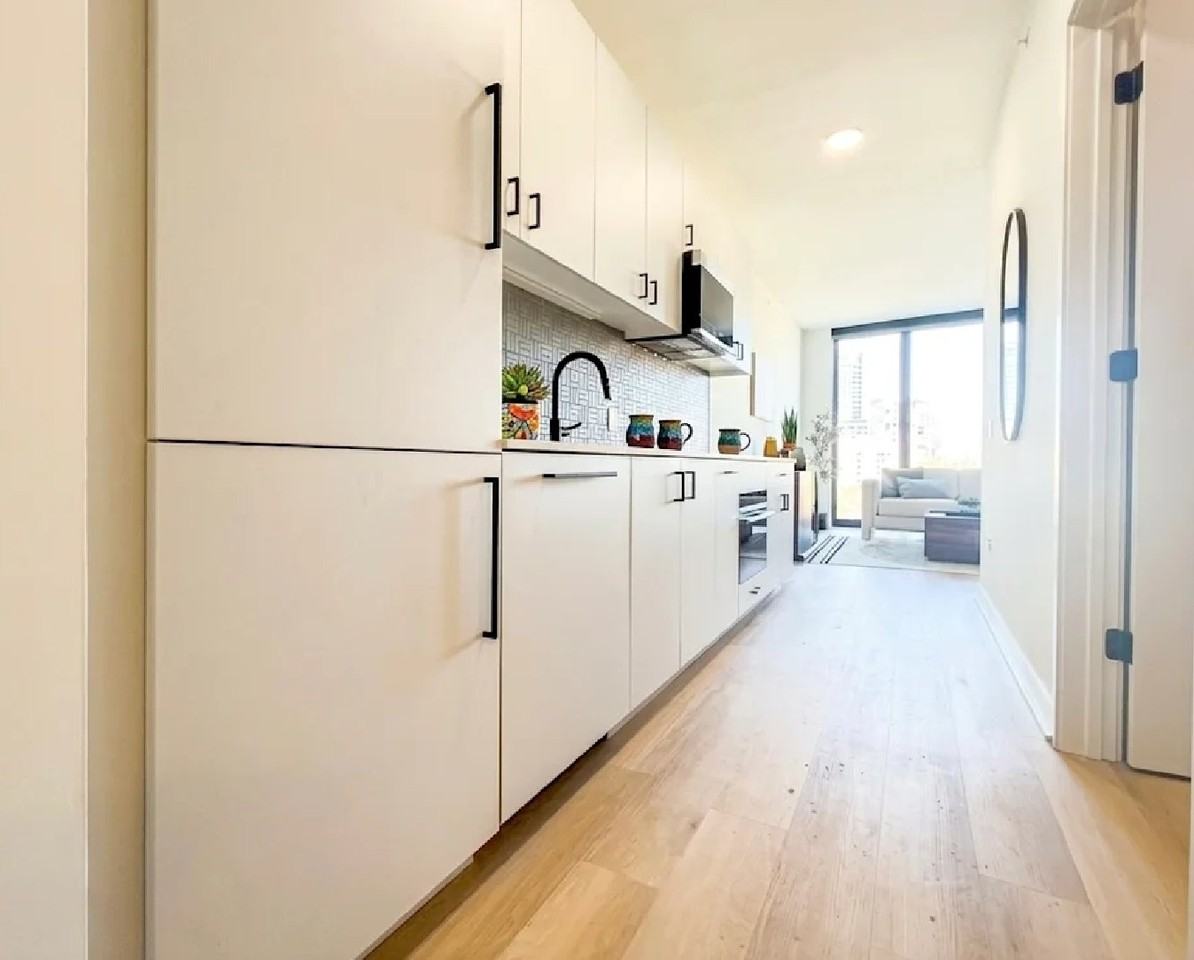 1001 W Grand Ave - Photo 4 of 15