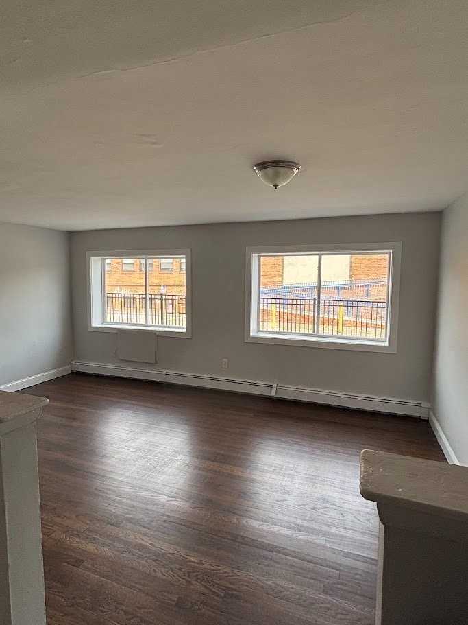 538 W 7th St - Photo 4 of 15