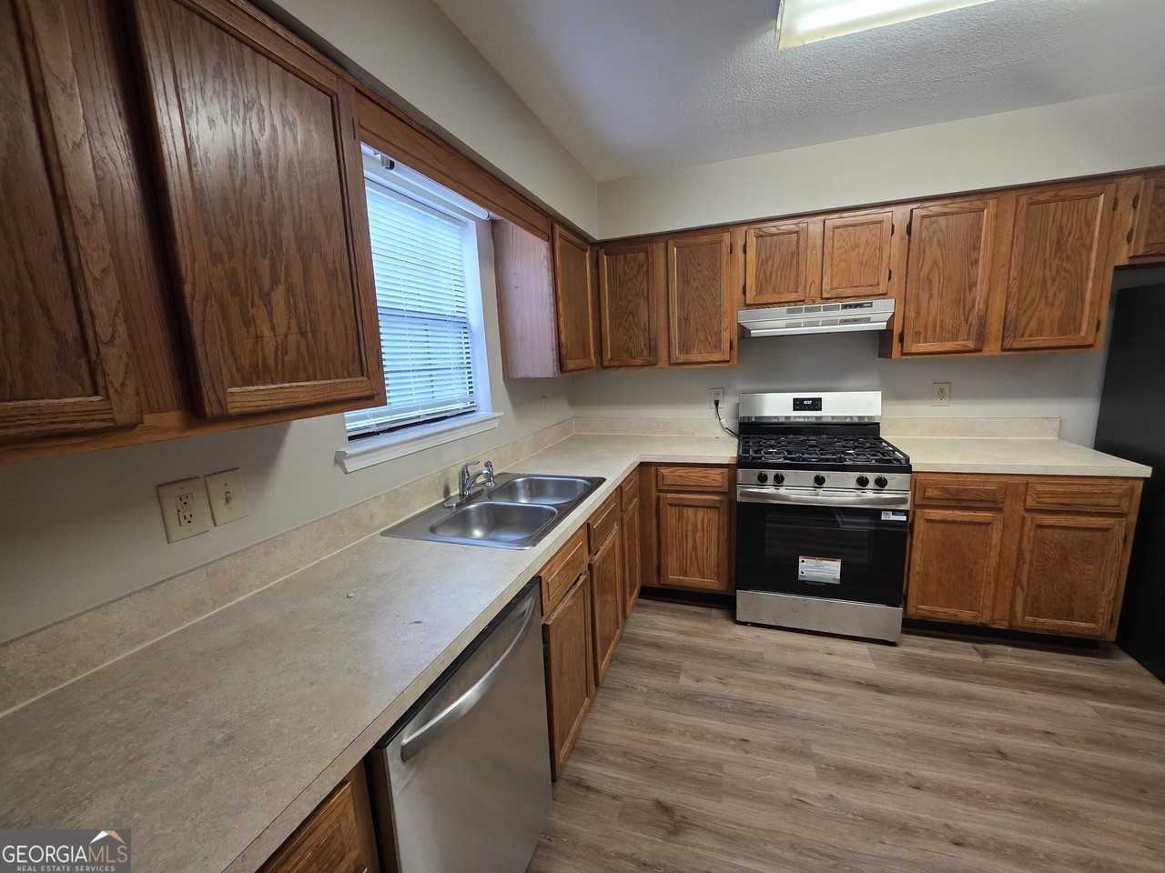 300 Handley Ct - Photo 3 of 15