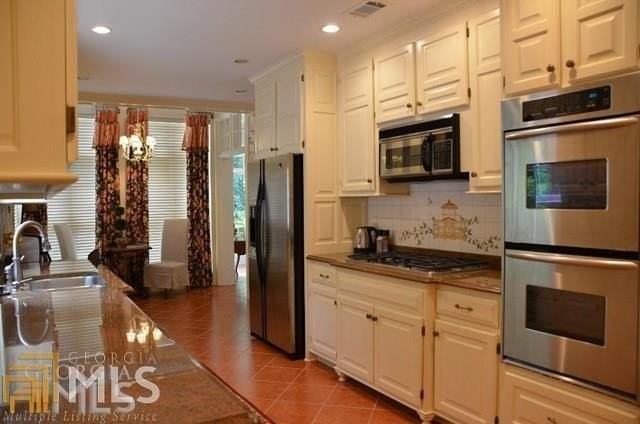 105 St Andrews Sq - Photo 5 of 26