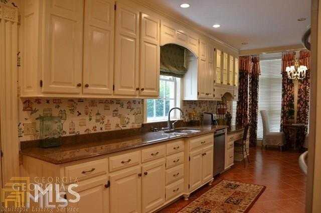 105 St Andrews Sq - Photo 6 of 26