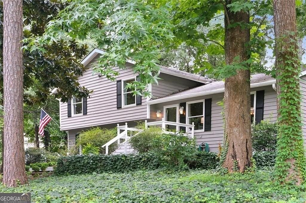 130 Cains Cove Dr - Photo 2 of 31
