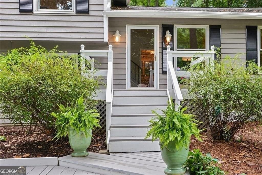 130 Cains Cove Dr - Photo 3 of 31