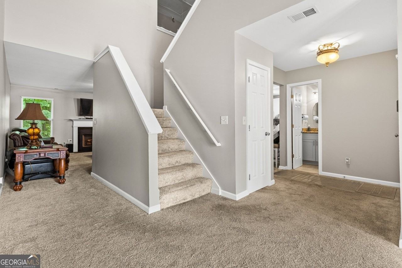 7155 Laurel Creek Dr - Photo 3 of 28
