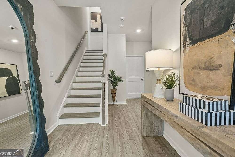 100 Holt Ln - Photo 2 of 31