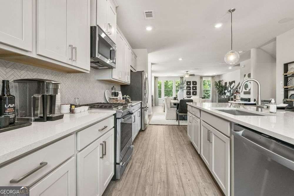 100 Holt Ln - Photo 3 of 31